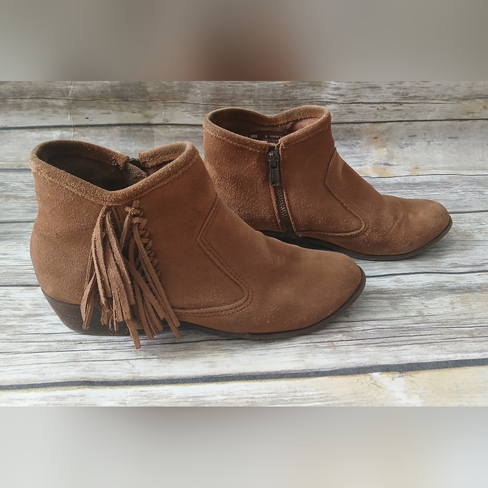 Minnetonka Brown Suede Fringe Booties